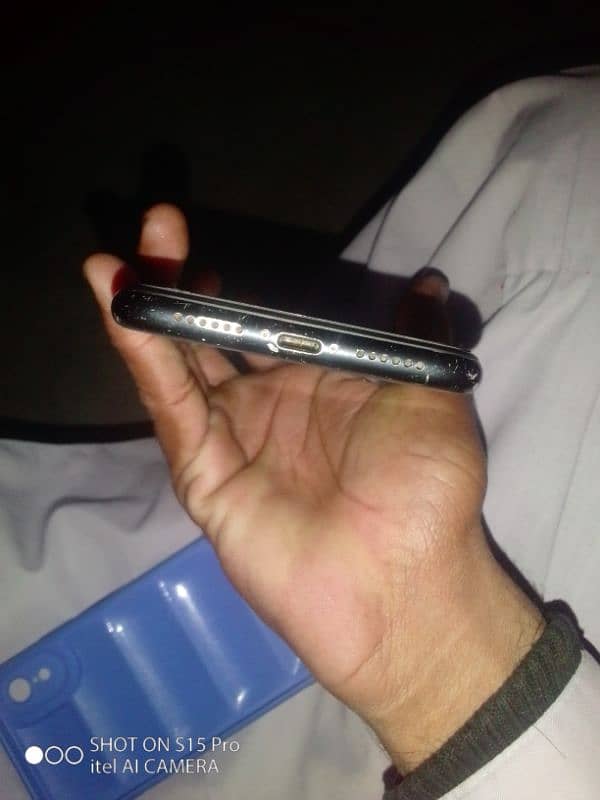 I'm selling my iPhone XR 64 Gb 11