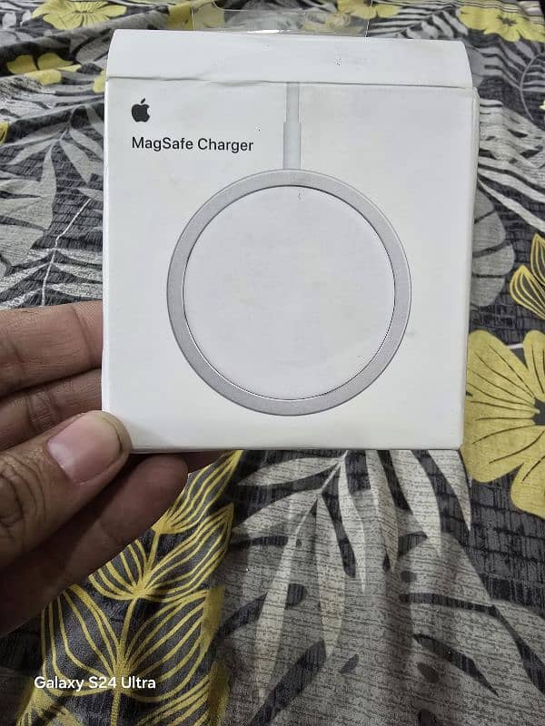 Apple Magsafe Charger with Stand 6