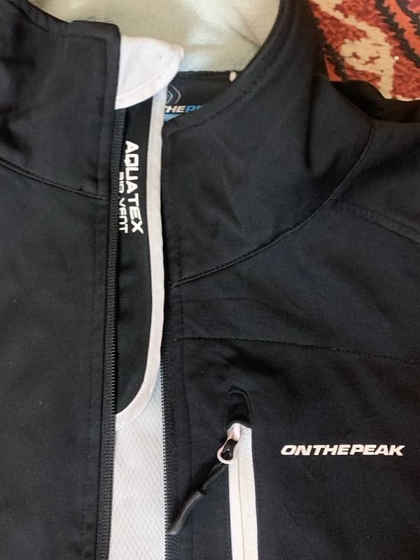 ON THE PEAK SPORTS JACKET 2 months use 10/10 cnd 3