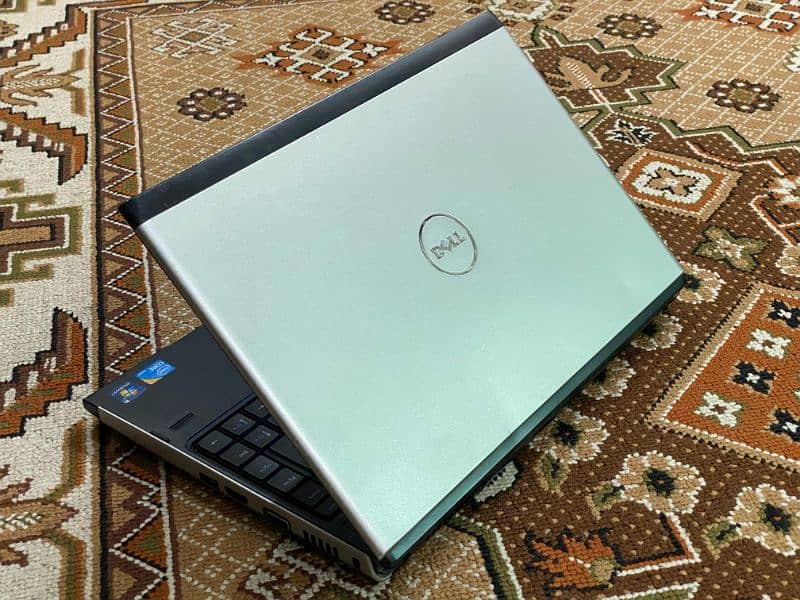 Dell Vostro 3300 0