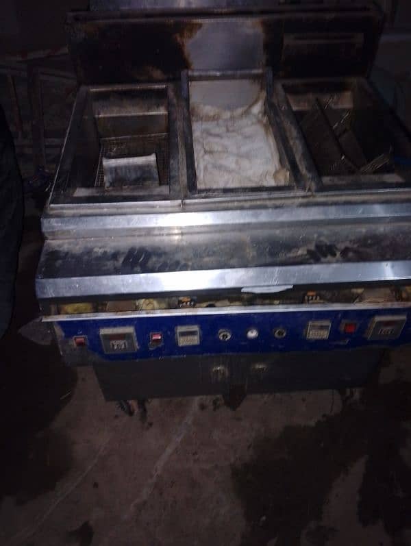 1 Double fryer  1 hot plate  1 shawarma machine    Urgent sale 0