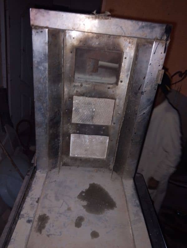 1 Double fryer  1 hot plate  1 shawarma machine    Urgent sale 1