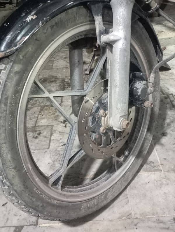 Suzuki 150 alloy rims with tyre 0