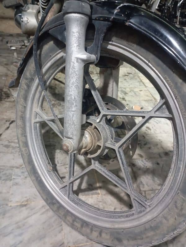 Suzuki 150 alloy rims with tyre 1