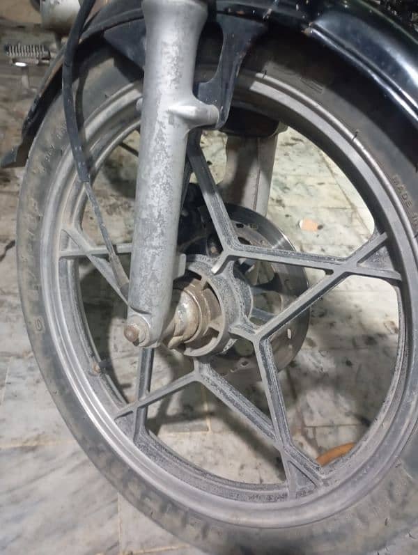 Suzuki 150 alloy rims with tyre 2