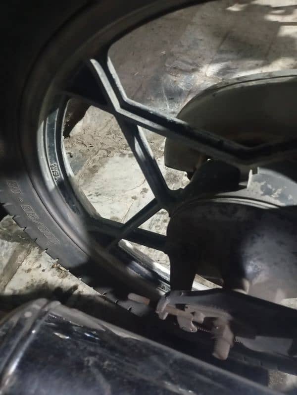 Suzuki 150 alloy rims with tyre 3