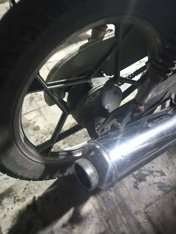 Suzuki 150 alloy rims with tyre 4