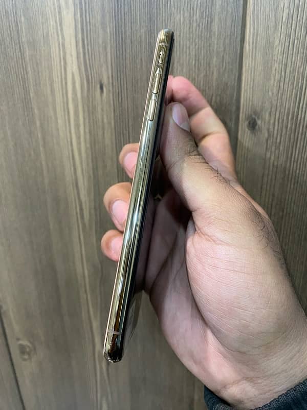 iphone xsmax 64gb 3