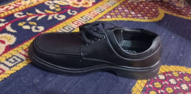 NDURE Shoes Size 42, Condition 10/10 1