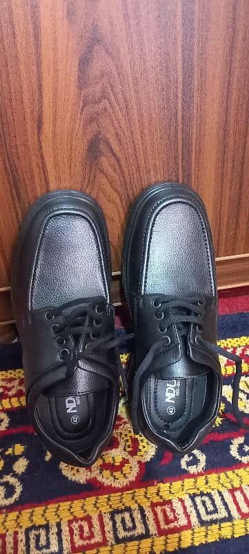 NDURE Shoes Size 42, Condition 10/10 2