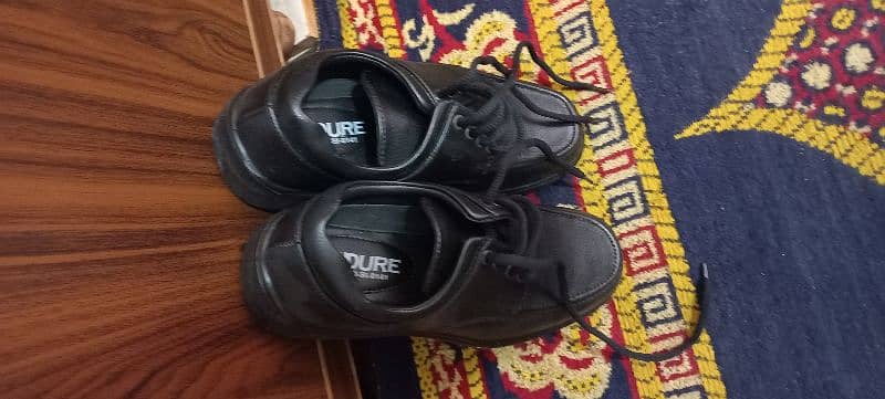 NDURE Shoes Size 42, Condition 10/10 3