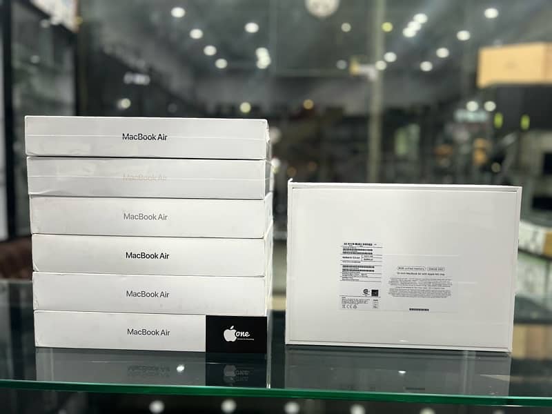 Macbook Air M3 Chip 8/256GB Brand New Non Active Apple Sealed 2