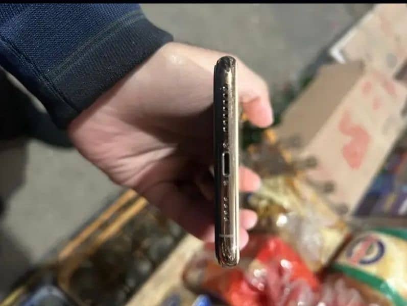 Urgent for sale Iphone XS max 5