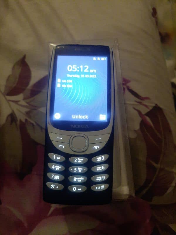 Nokia 8210 4g 0