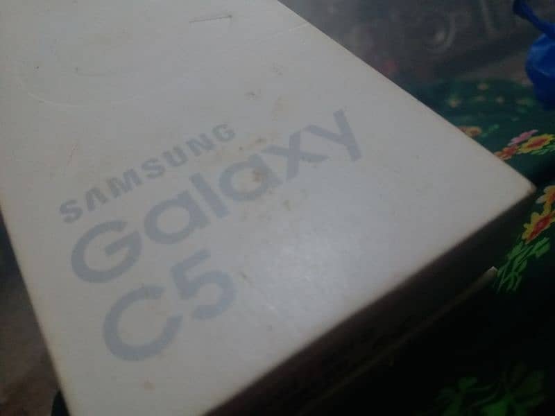 Samsung galaxy c5 GOLD with box 4/32* 0