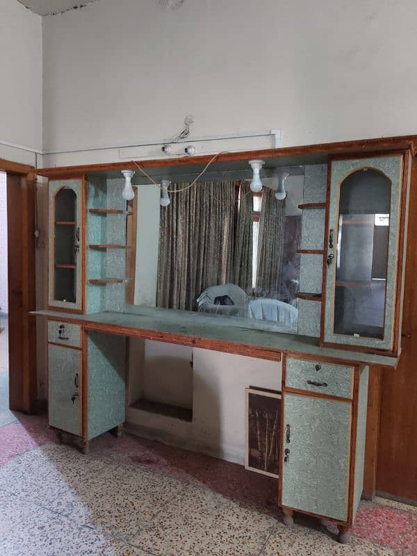 Proficenal Dressing Table fo Saloon 1