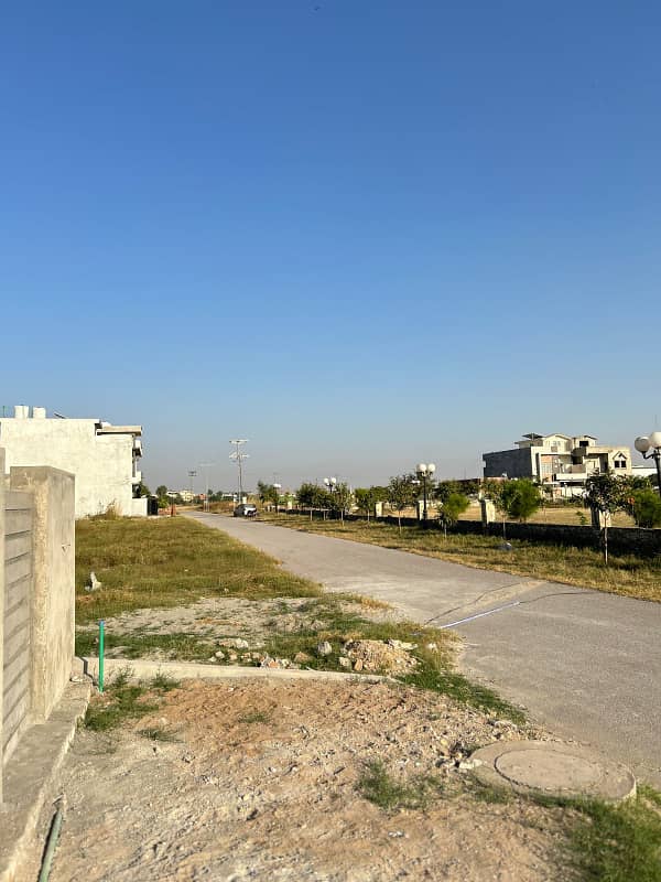 8 marla plot for sale in cbr town executive block 0