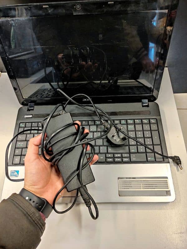 Acer - One handed used 1