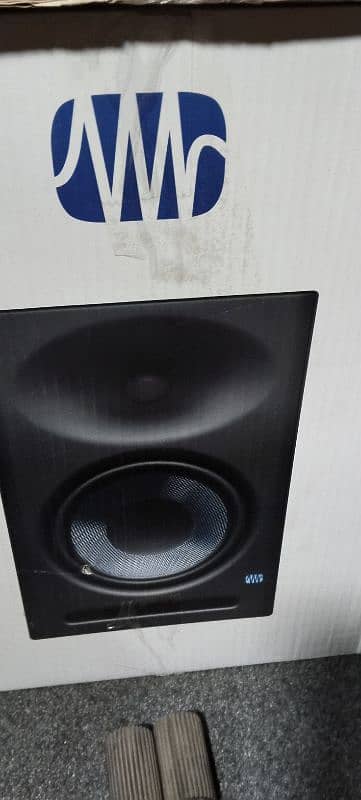 PreSonus Eris E8 XT 2-Way Active Near Field Studio Monitor 1