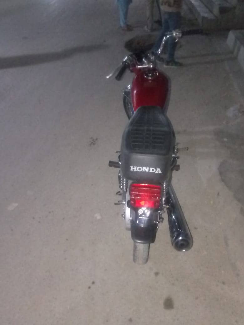 I am selling Honda 125 Karachi number 3