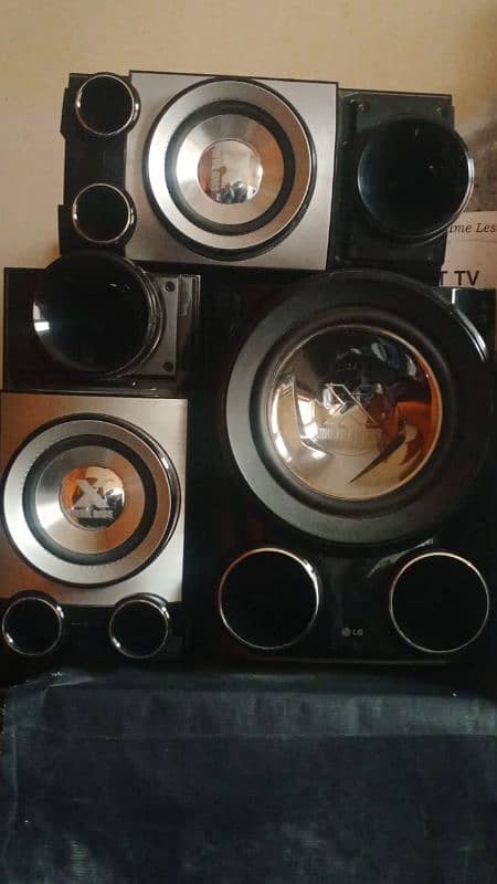 LG Speakers light body with extra bass by import 2