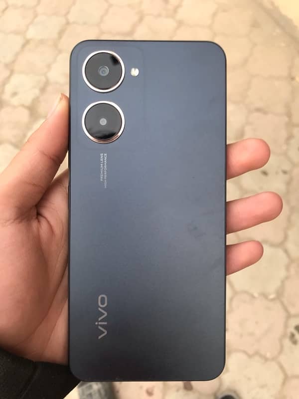 Vivo V03 1