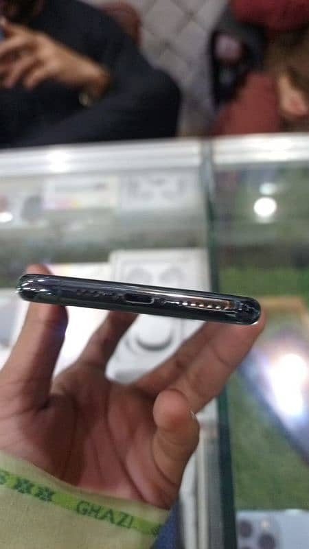 iPhone 11 pro mex 3