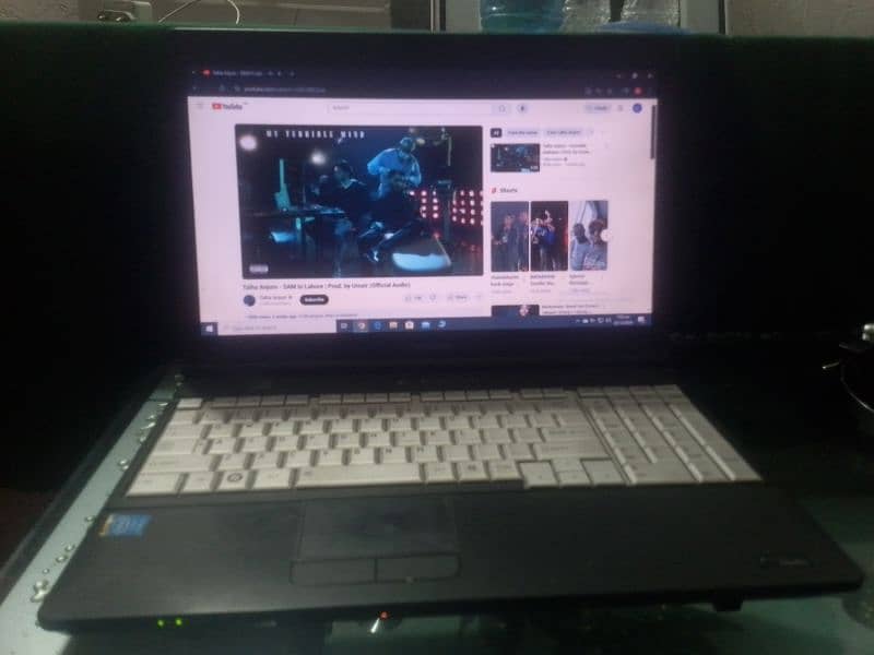 core i 3 toshiba  urgent sale 4