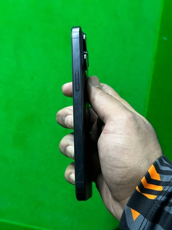 iphone 15 pro max non-pta 256gb Black titanium Brand new condition. 1