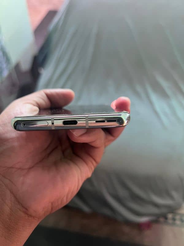 one plus 9 pro 12/256,condition 10/10 not a single scratch 3