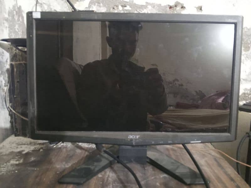 Acer 19 inach LCD far sale urgent 0