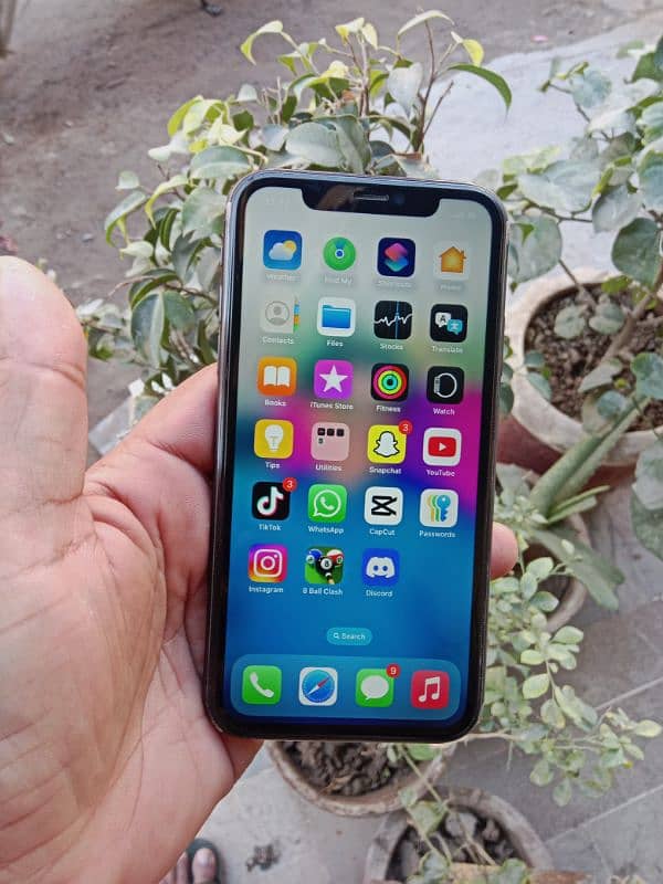 I phone 11 nonpta 64gb factory unlocked sim work 1 year se 3