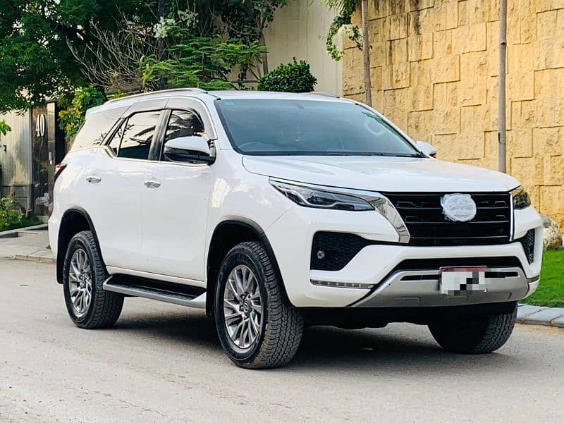 TOYOTA FORTUNER V PATROL MODEL REGISTERED 2022 5000km  ZERO CONDITION 7