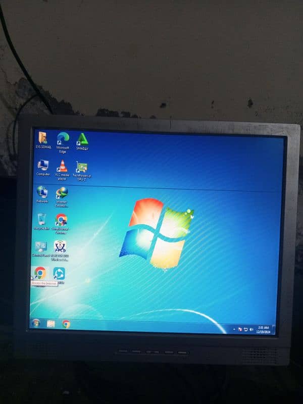 17 inach LCD far sale urgent all okay ha 2