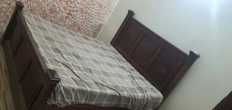 wooden bed set with matress 0