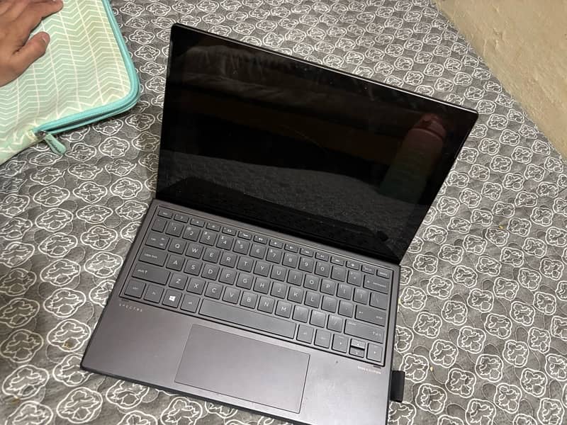 HP Spectre X2 Detachable i5 7th special edition read add 3