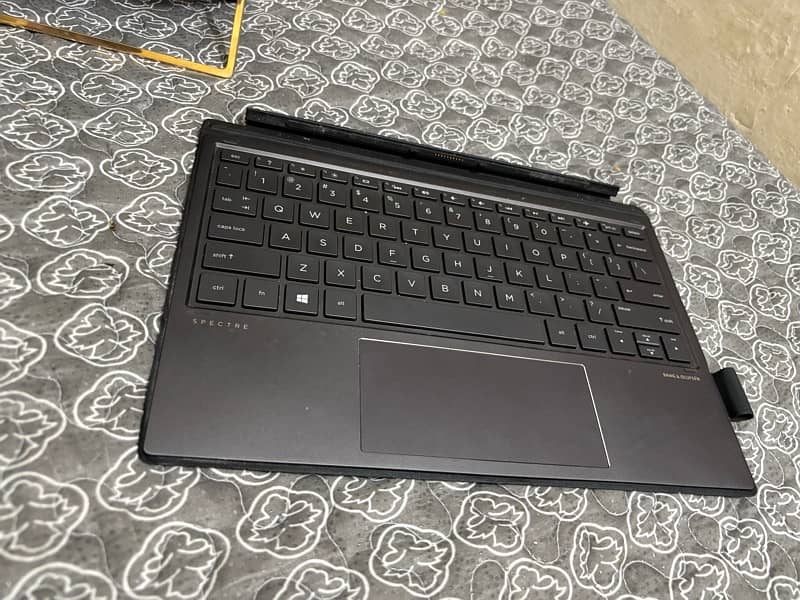 HP Spectre X2 Detachable i5 7th special edition read add 8