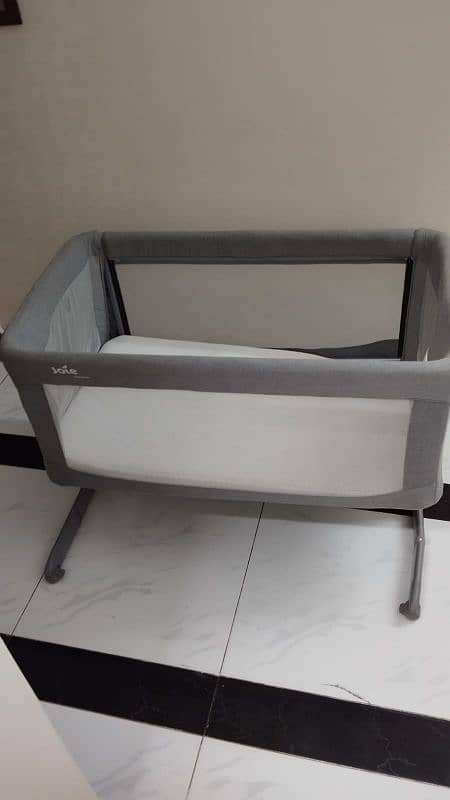 Gliding bedside crib 4