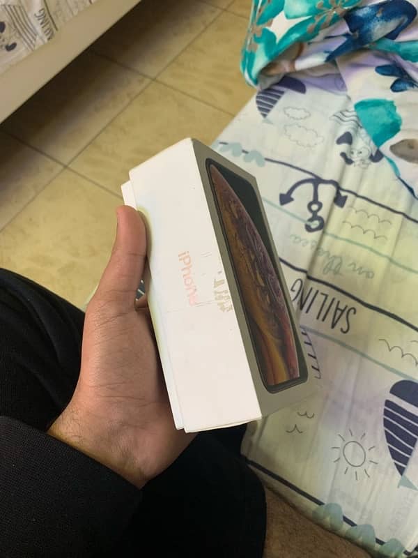 iphone xs pta approved with box 7