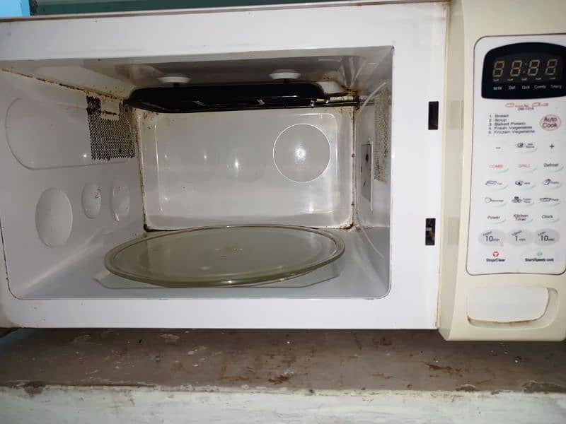 Dawlance Microwave Oven 40 liter 2