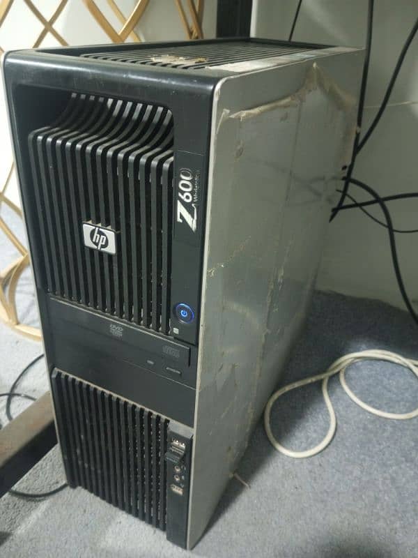 Gaming PC Z600 Xeon with graphics card and LCD 17" 0