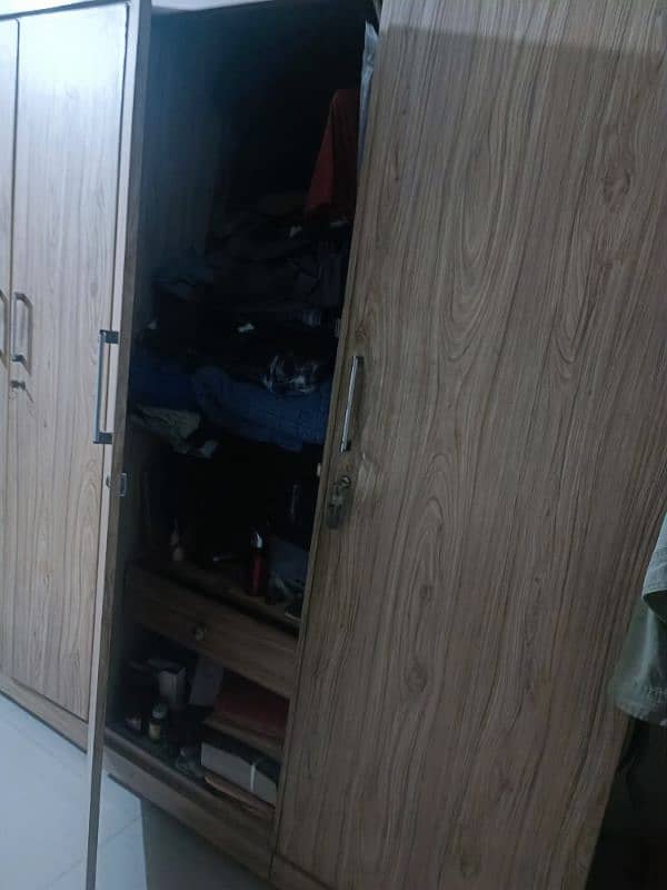 Single bed & wardrobe 0