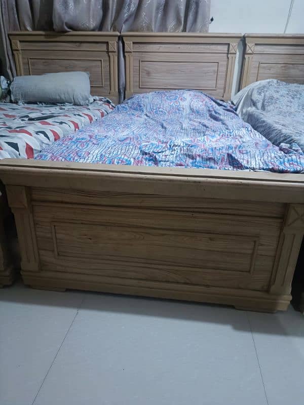 Single bed & wardrobe 3