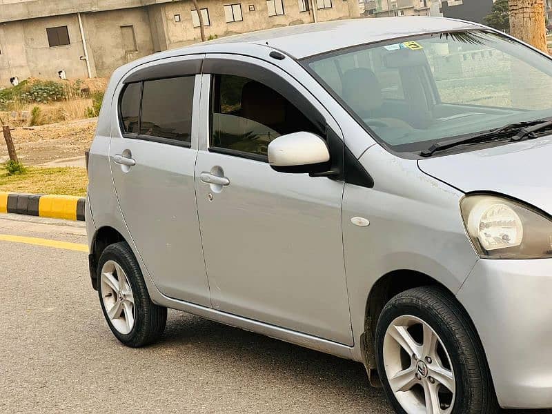 Daihatsu Mira 2012 3