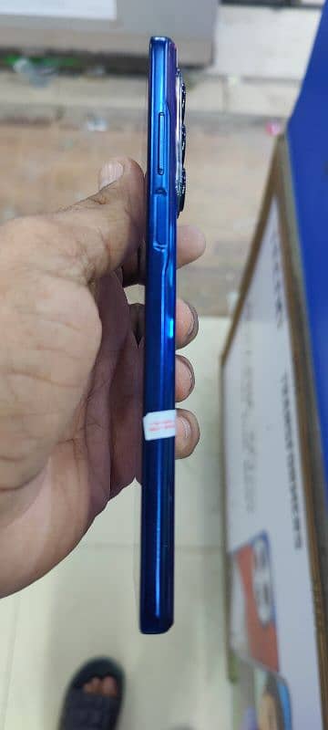 moto edge 2021 8/256gb non pta 4