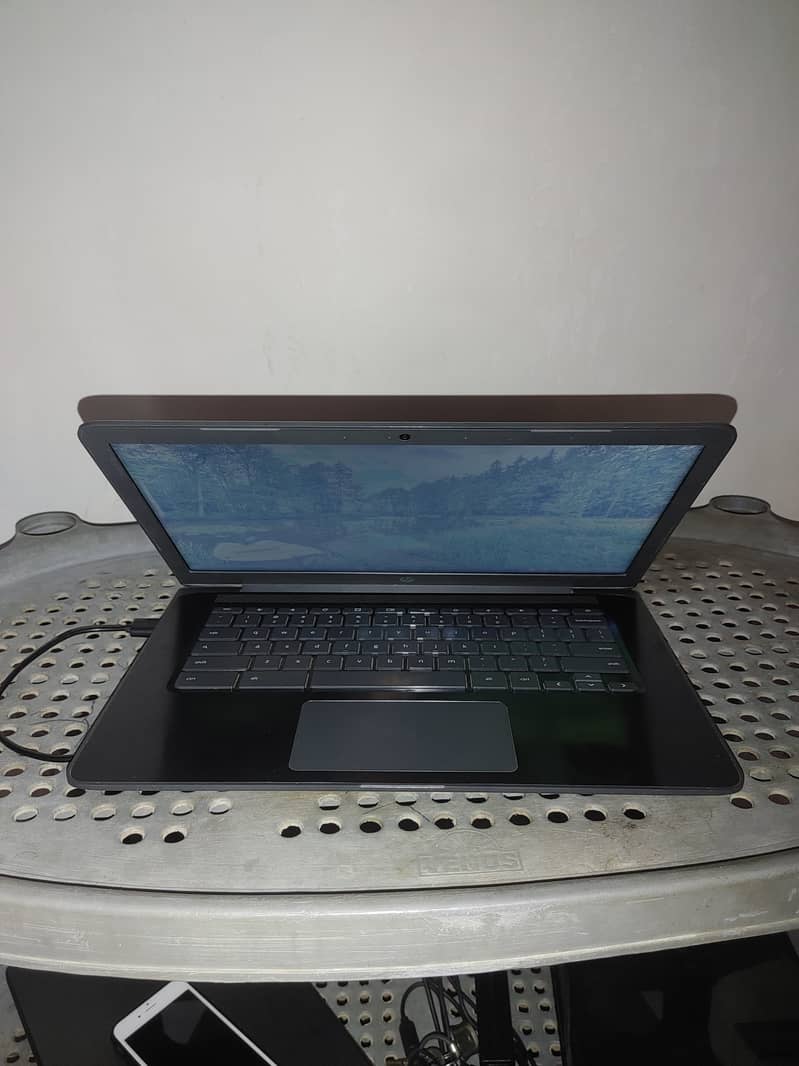 hp 14 inch 6th generation Chromebook 1