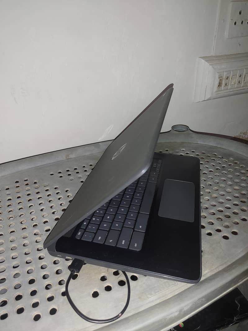 hp 14 inch 6th generation Chromebook 3