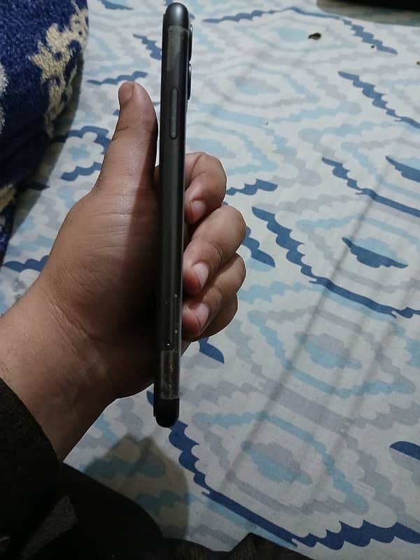 Iphone 11 Black colour 2