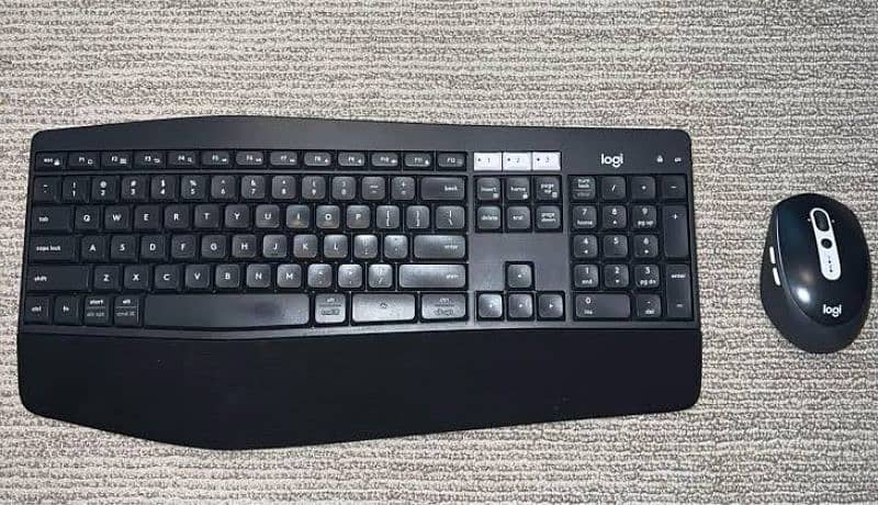 Logitech MK825  Wireless Keyboard & Mouse Combo 0