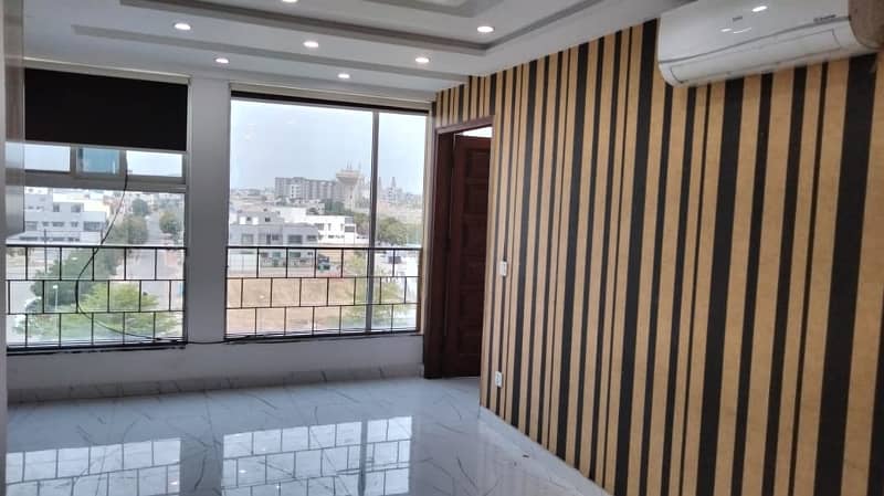 1 Bed Instant Luxury Apartment For Sale In Bahria Town Lahore 0